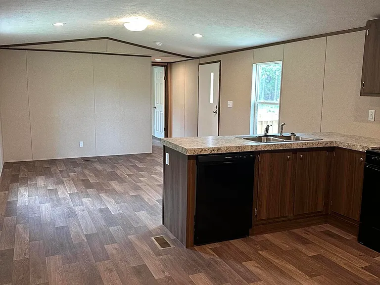 113 Orton Ln — Photo 5