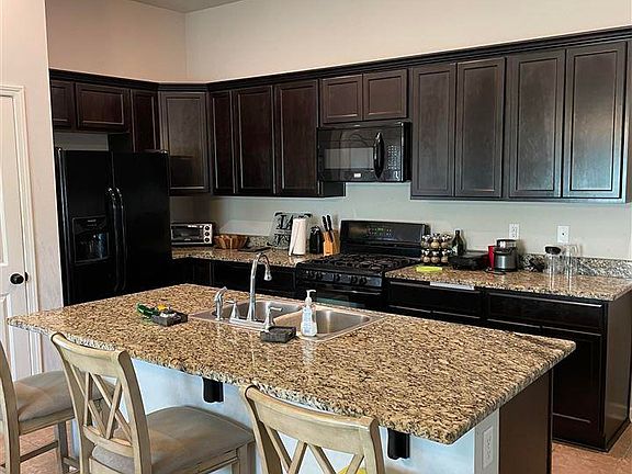 3rd image of 174 Carriage Way