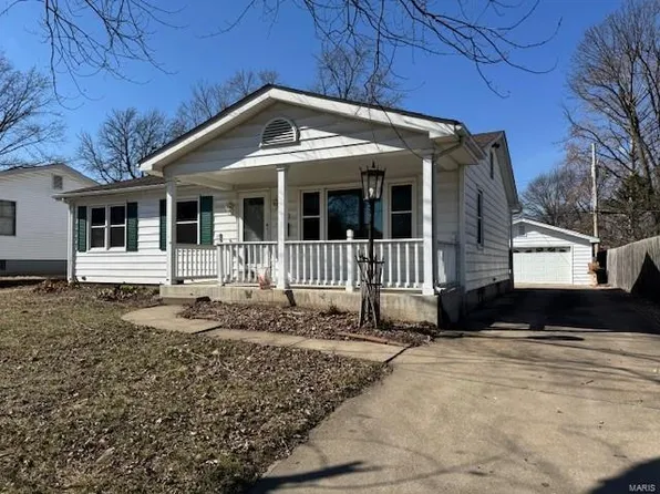 117 S Cadillac Dr, Saint Charles, MO 63301