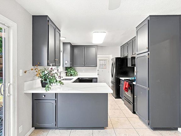 2nd image of 6701 Hillglen Way