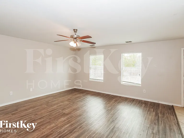 4545 Waterford Dr — Photo 4