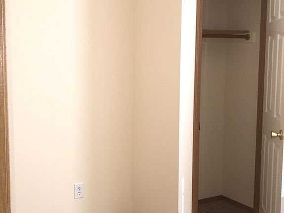 4th image of 704 E Jefferson St #2