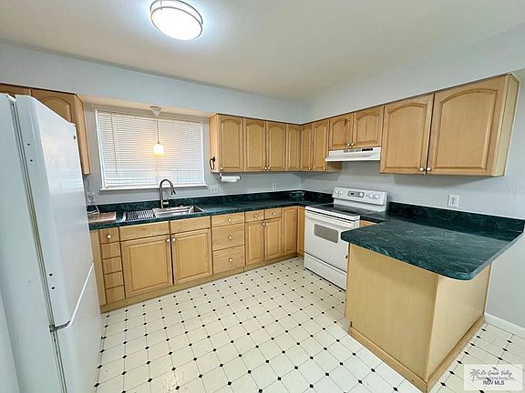 5th image of 121 W Ebano Ct