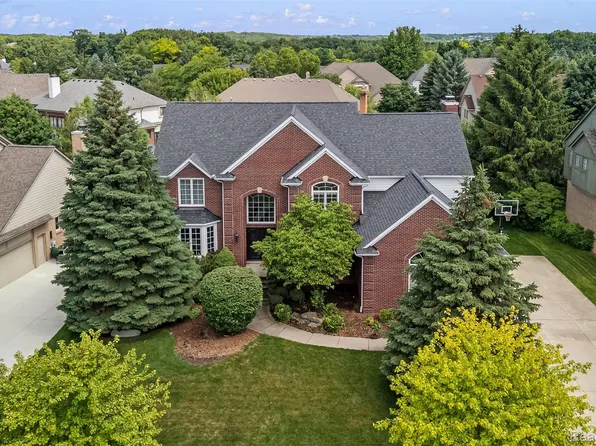3612 Sleepy Fox Dr, Rochester Hills, MI 48309