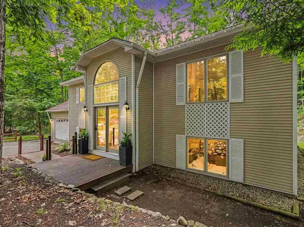 2525 Hemlock Ln, Petoskey, MI 49770