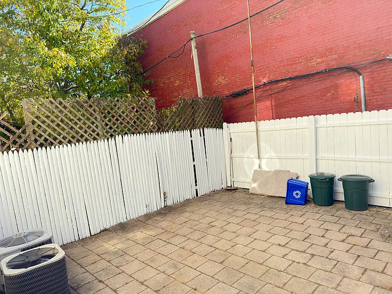 2528 Poplar St #1 — Photo 12