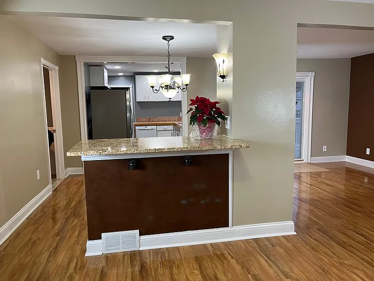 364 Hickory Dr — Photo 2