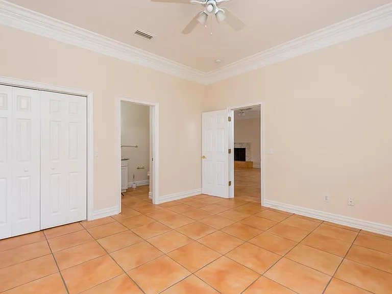 1607 Deleon St — Photo 12