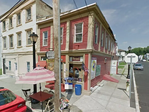 25 Broad St, Waterford, NY 12188