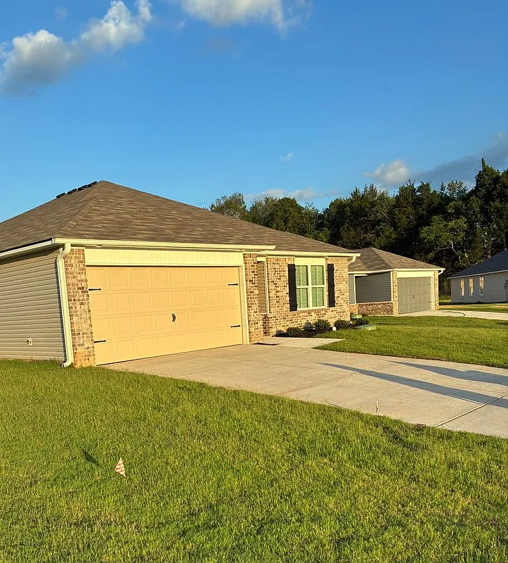 3 bed, 2.0 bath, 1355 sqft, $1,795 — Photo 1