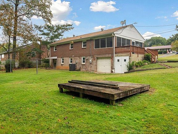 5th image of 320 Greenwood Dr