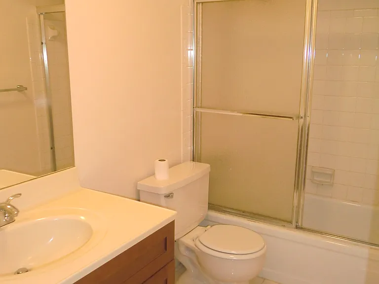 218 NE 12th Ave #507 — Photo 8
