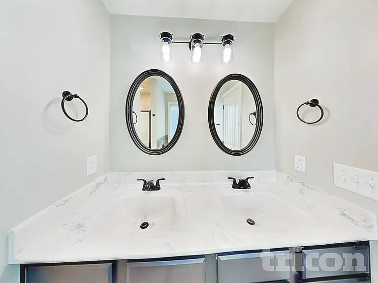 492 Woodtrace Dr — Photo 7