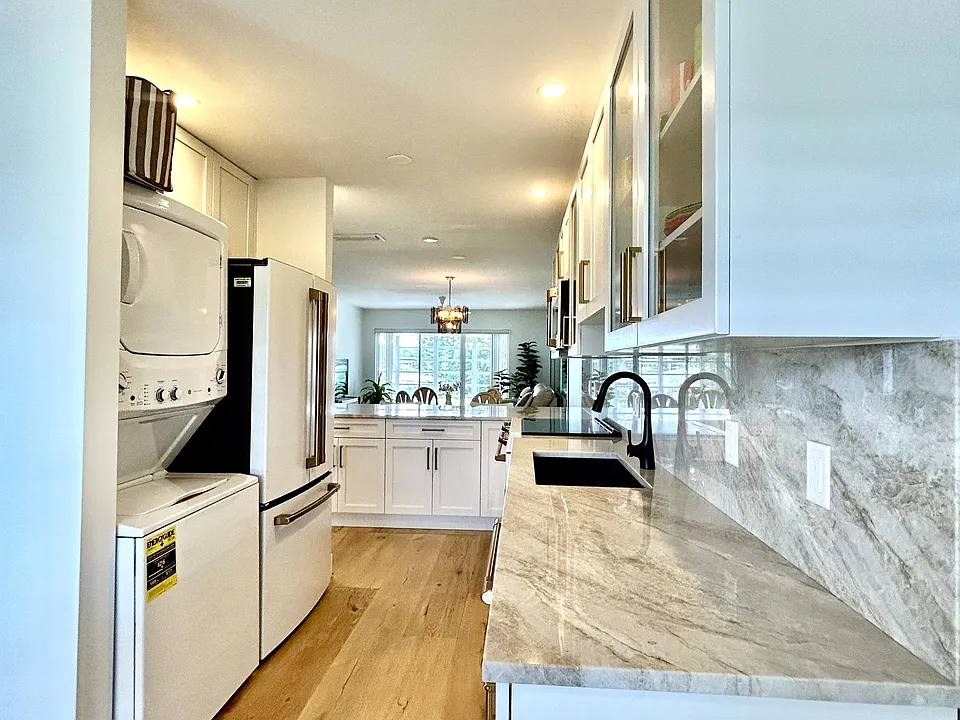 1030 Silk Oak Ter #203