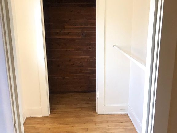 5th image of 554 Walnut St