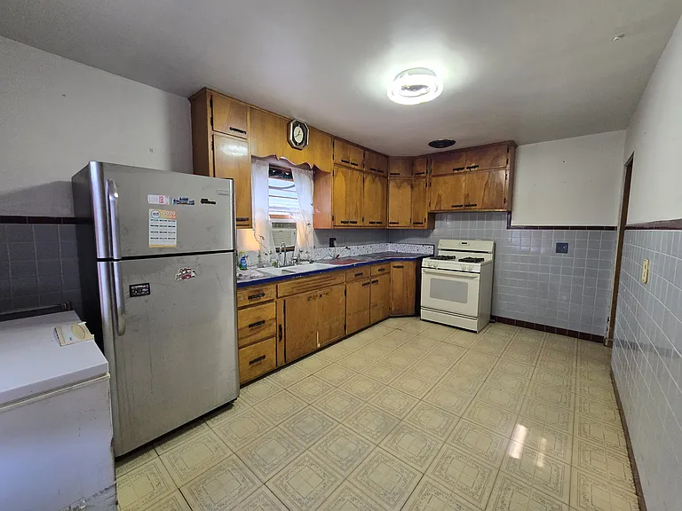 535 E 43rd Ave — Photo 14