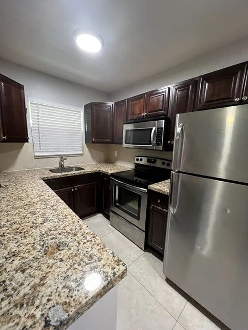 2640 Ivy Apartments LLC — Photo 1