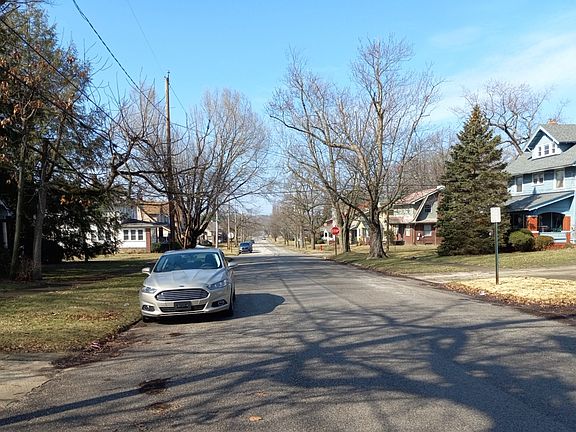 5th image of 316 E Broadway Ave