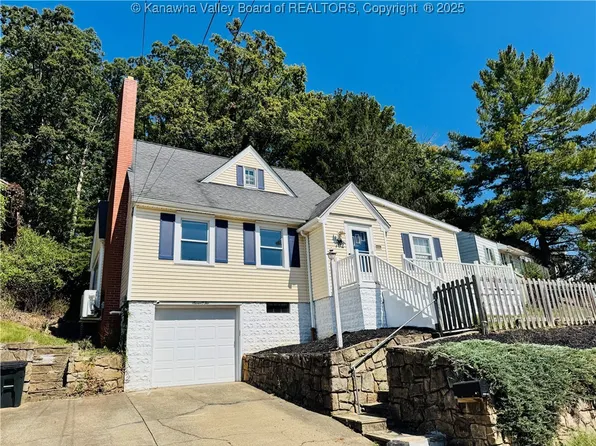702 Forest Cir, South Charleston, WV 25303