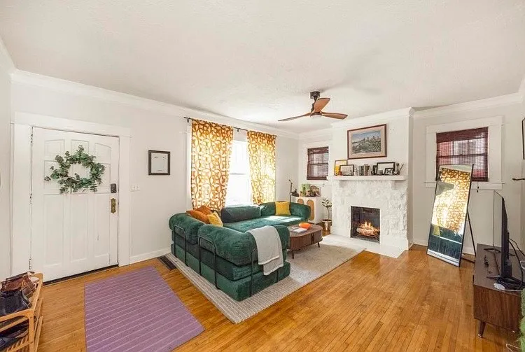 1011 Calvert St — Photo 2