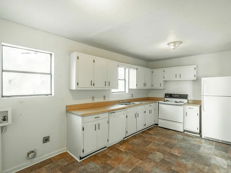 126 Goodson Ave — Photo 9