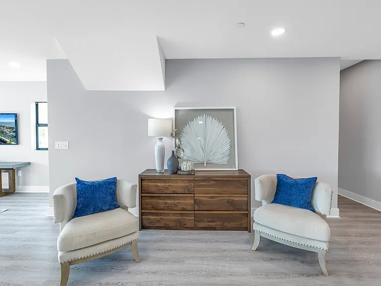 12404 Capri Cir N — Photo 39