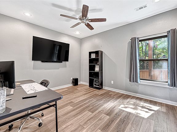 5th image of 1480 N Desoto Pl