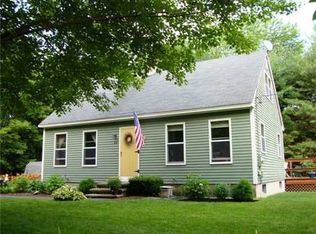 84 Whitehouse Crossing Rd, Topsham, ME 04086