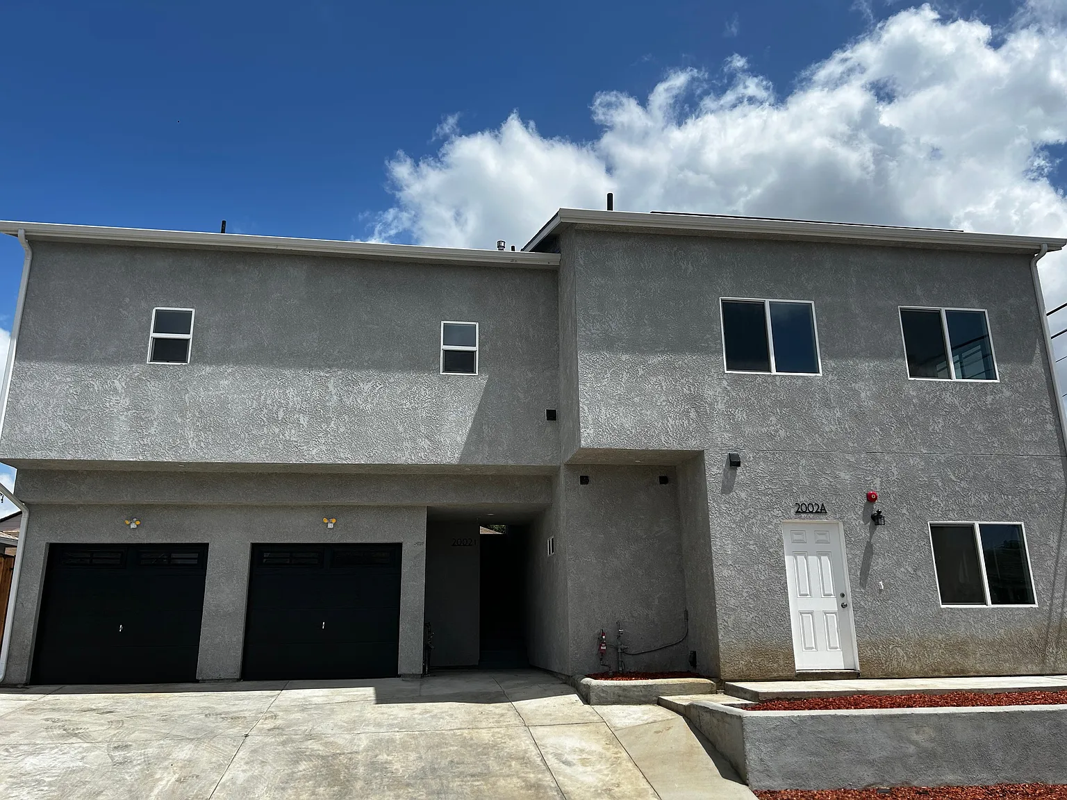 3 bed, 1200 sqft, $2,950 — Photo 1