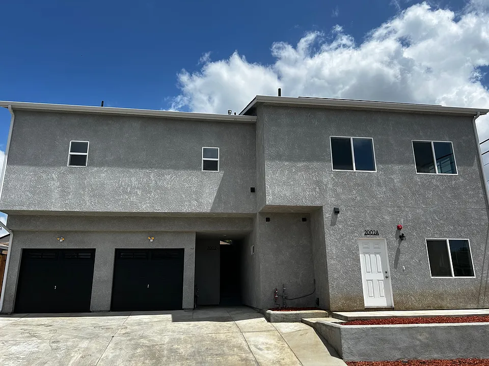2002 N Parmelee Ave