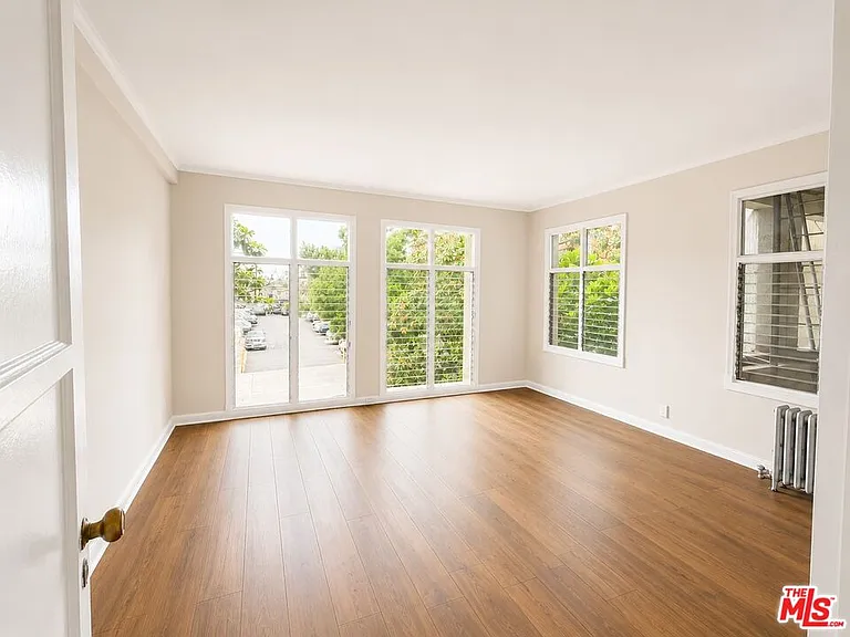 634 S Gramercy Pl #200 — Photo 6