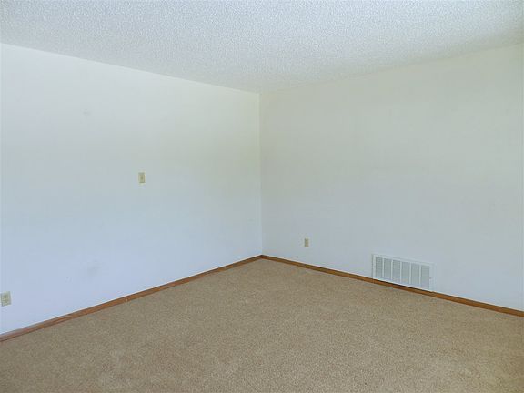 3rd image of 6102 NW Cheyenne Ave