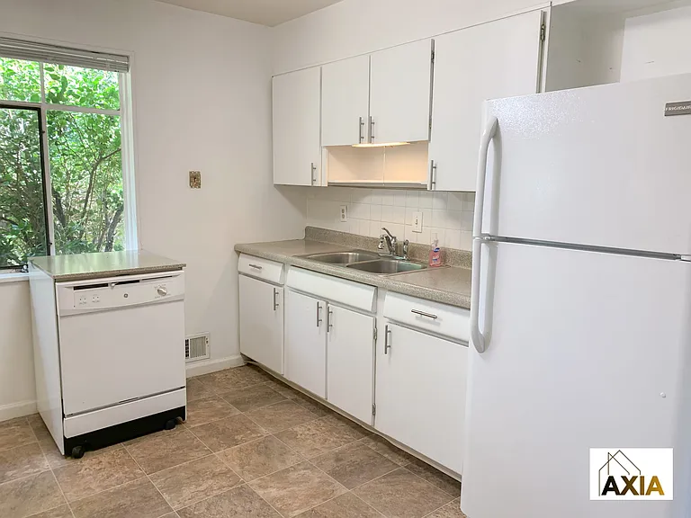 205 S 39th St — Photo 5