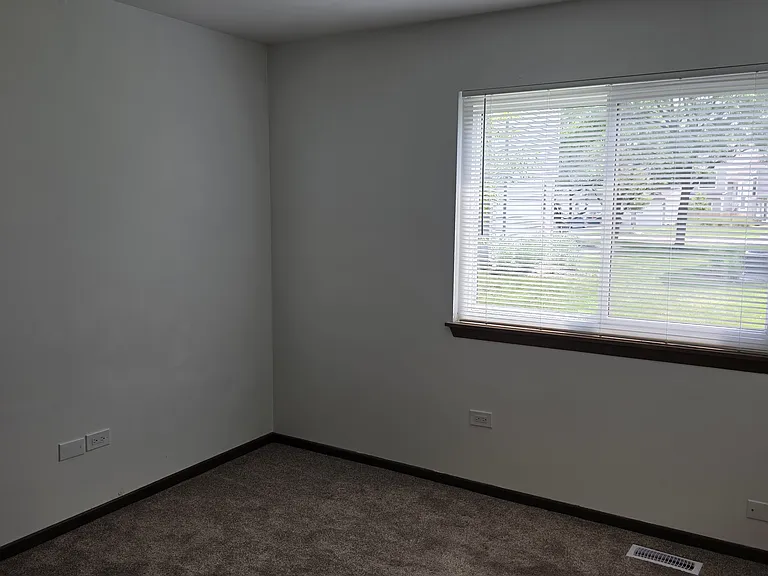 951 Glouchester Cir — Photo 11