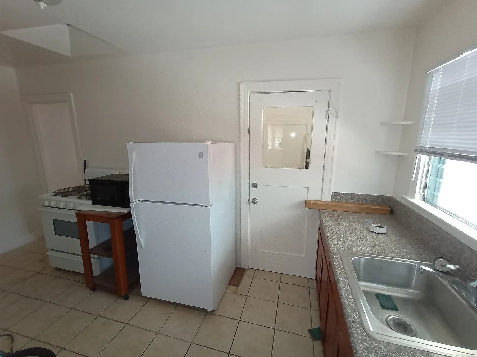1 bed, 700 sqft, $1,900 — Photo 4