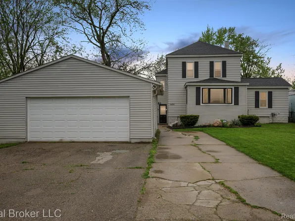 1493 E Judd Rd, Burton, MI 48529