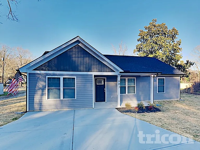 603 Foster St — Photo 2