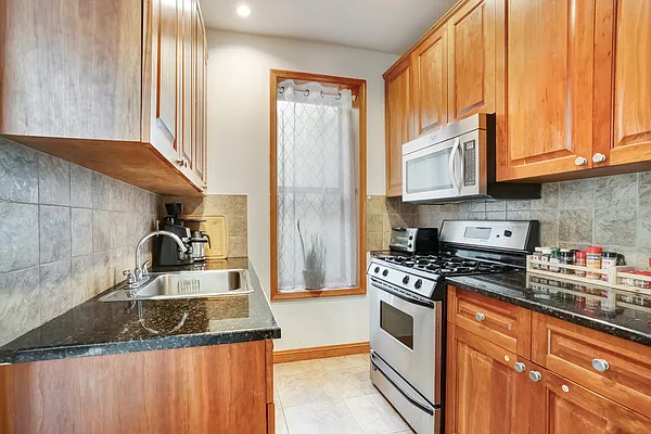 Sold by Douglas Elliman | media 21