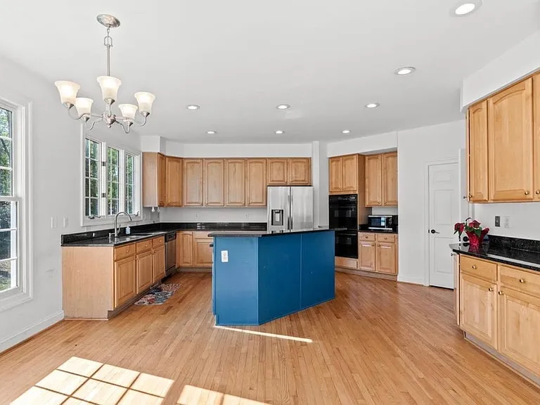 14216 Cervantes Ave — Photo 10