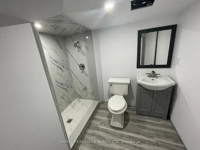 24 Guildford Cres #24 — Photo 8