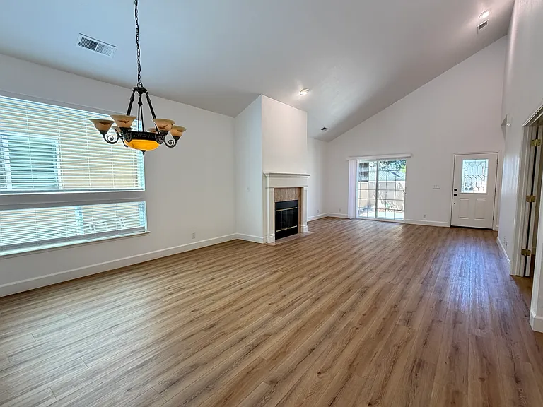 104 Benson Ter — Photo 2