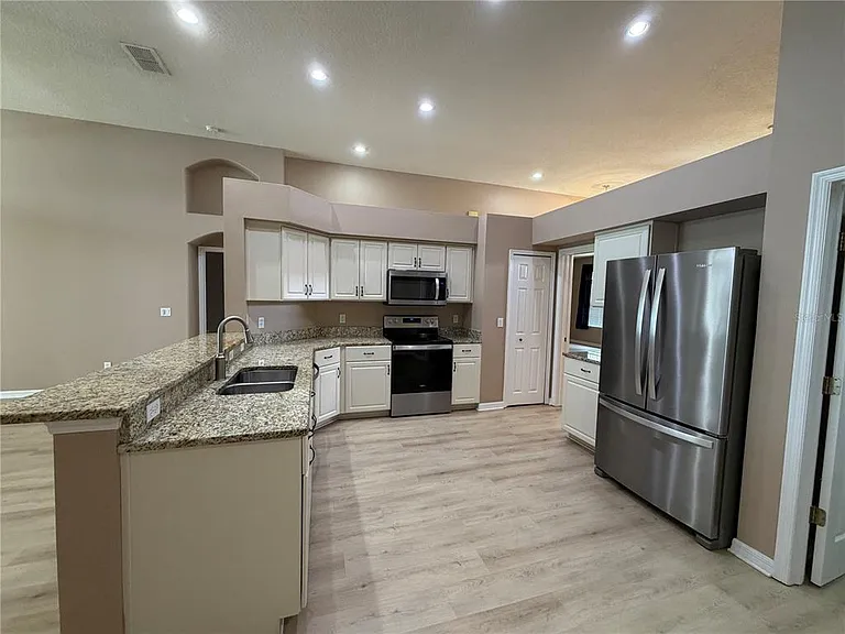 13813 Bluewater Cir — Photo 8