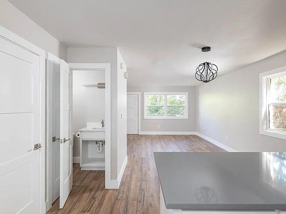 5th image of 692 E Crescent Dr