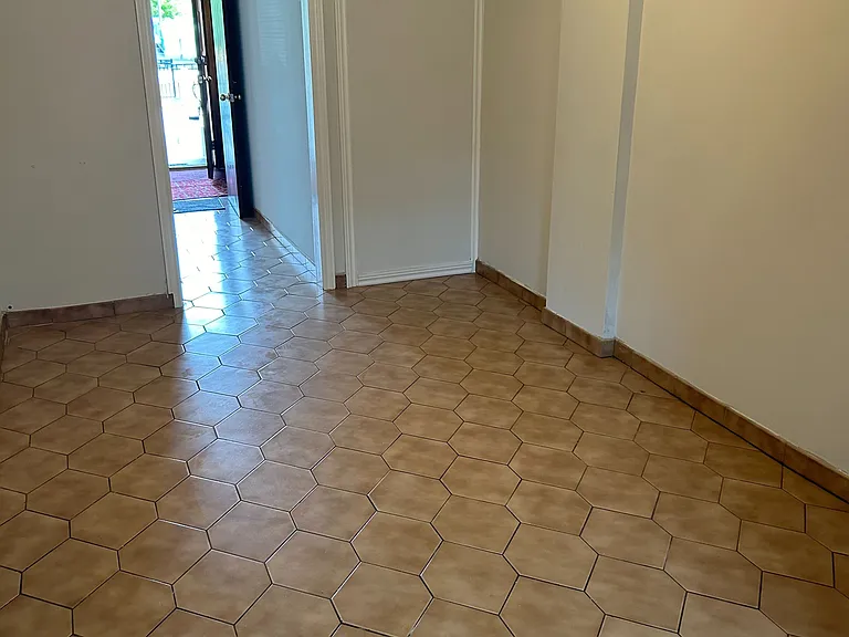 472 Winona Dr #MAIN FL — Photo 3