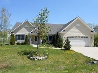 142 Stocks Dr, Delafield, WI 53018