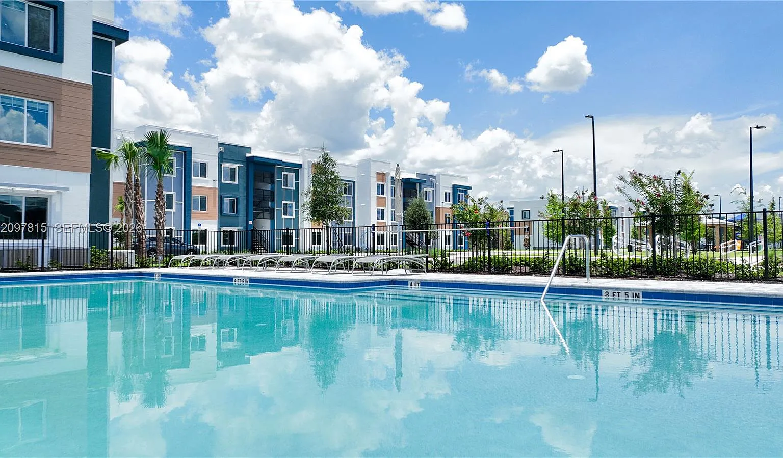 2 bed, 2.0 bath, 980 sqft, $1,381 — Photo 2