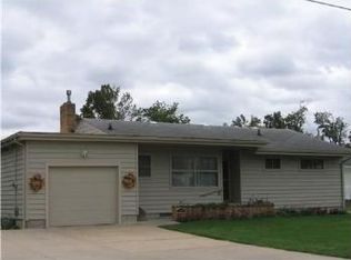 510 W 15th St, Vinton, IA 52349