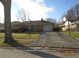 820 Macarthur Dr, Chicago Heights, IL 60411