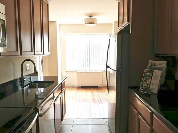 5th image of 7141 N Kedzie Ave APT 405