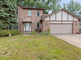 13980 Amanda Dr, Sterling Heights, MI 48313